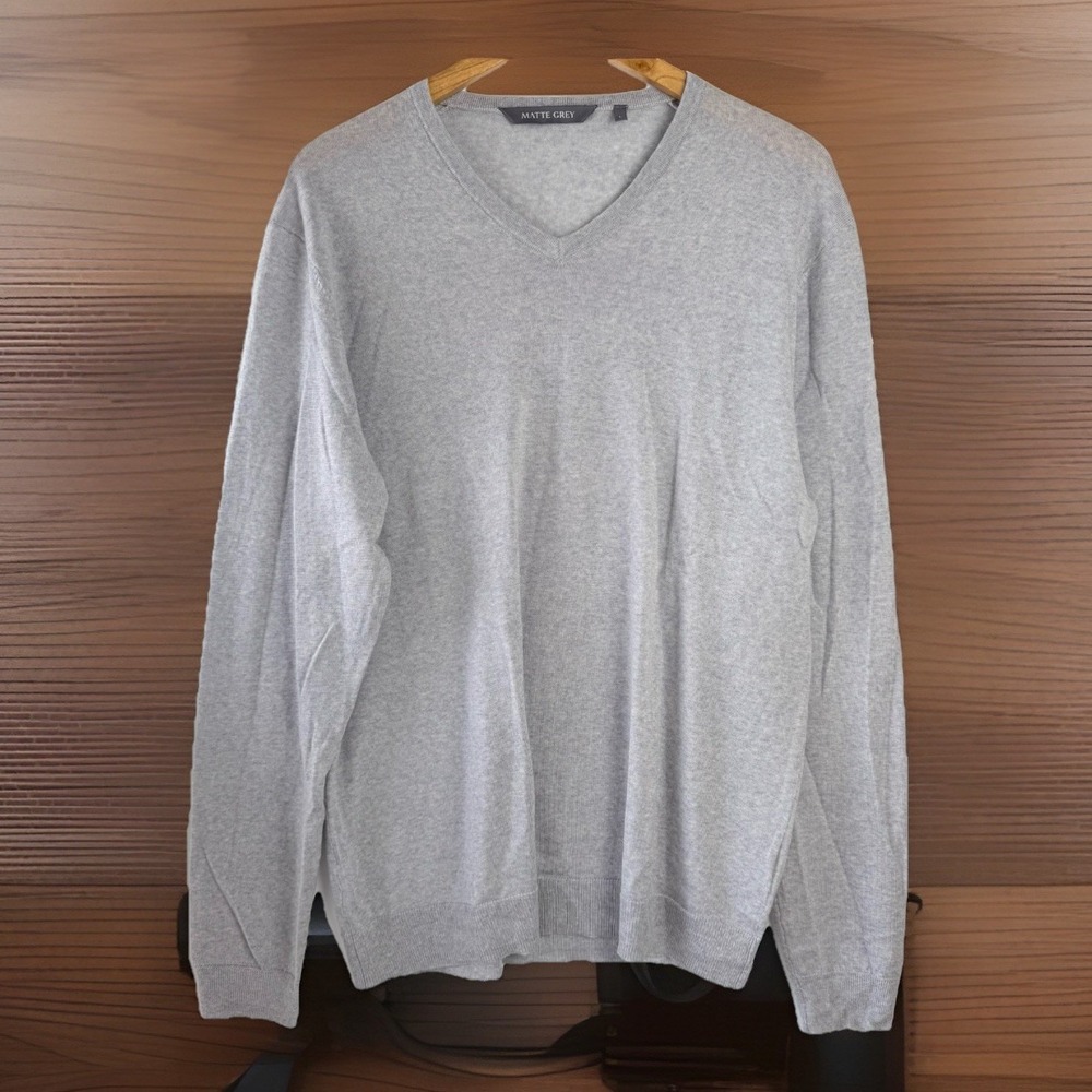 HAUS OF GREY Matte Grey Ridge V-Neck Sweater 100% Wool Size L $130 Lightweight